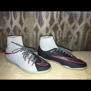 Indoor soccer shoes